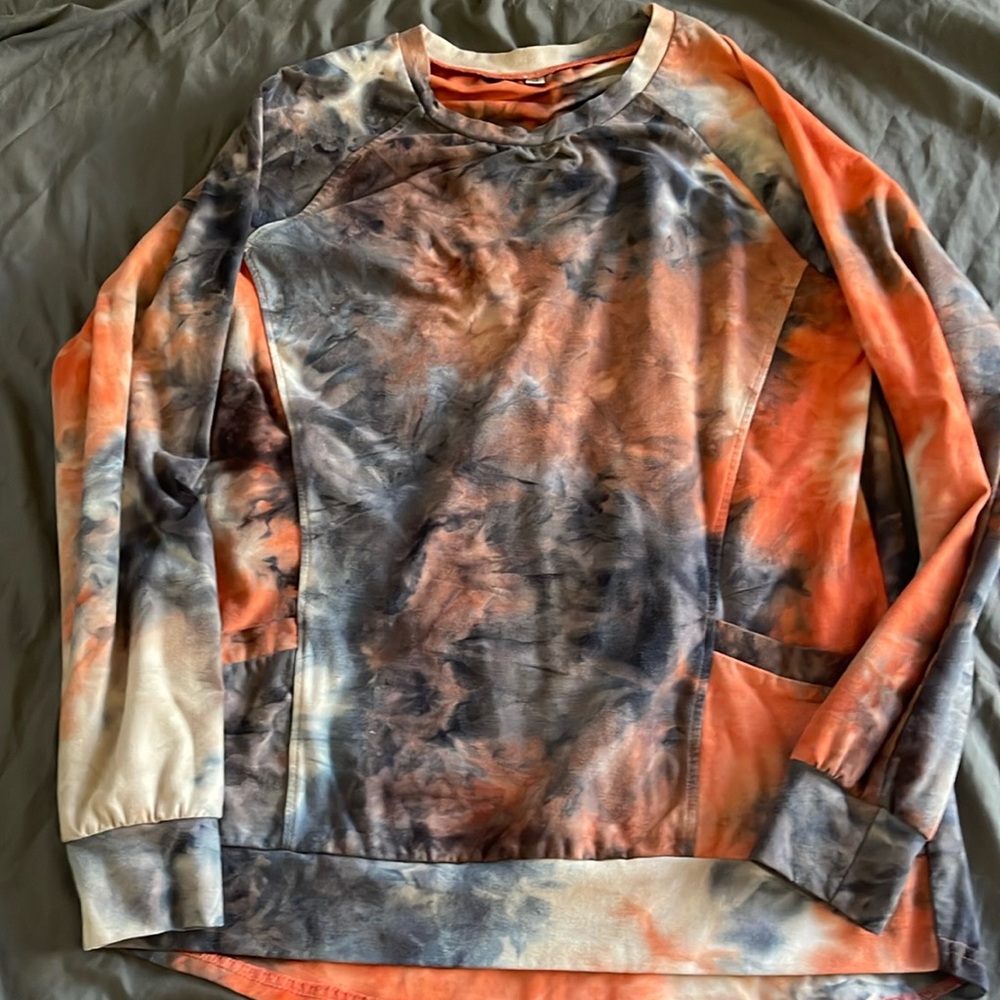 Cute sweater shirt with pockets on front